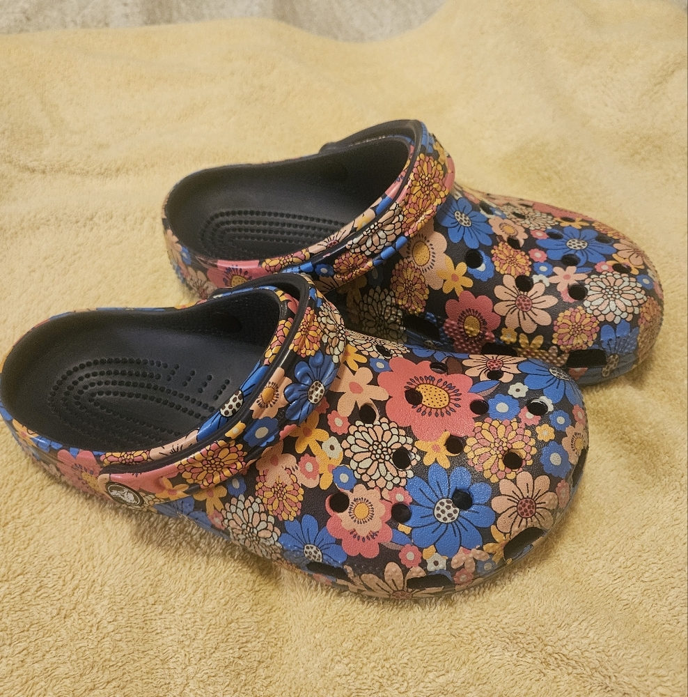 CROCS. Brand name. Womens 9, Mens 7.